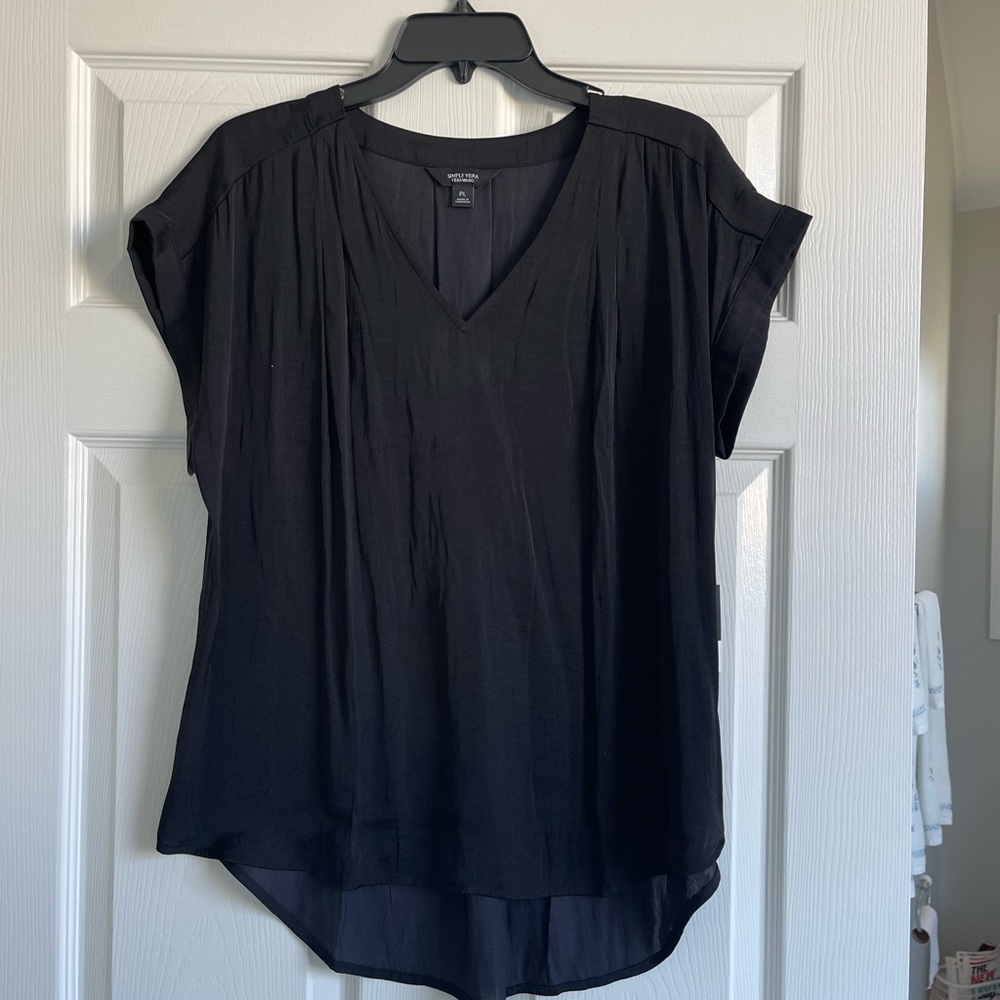 Womans simply Vera Wang top